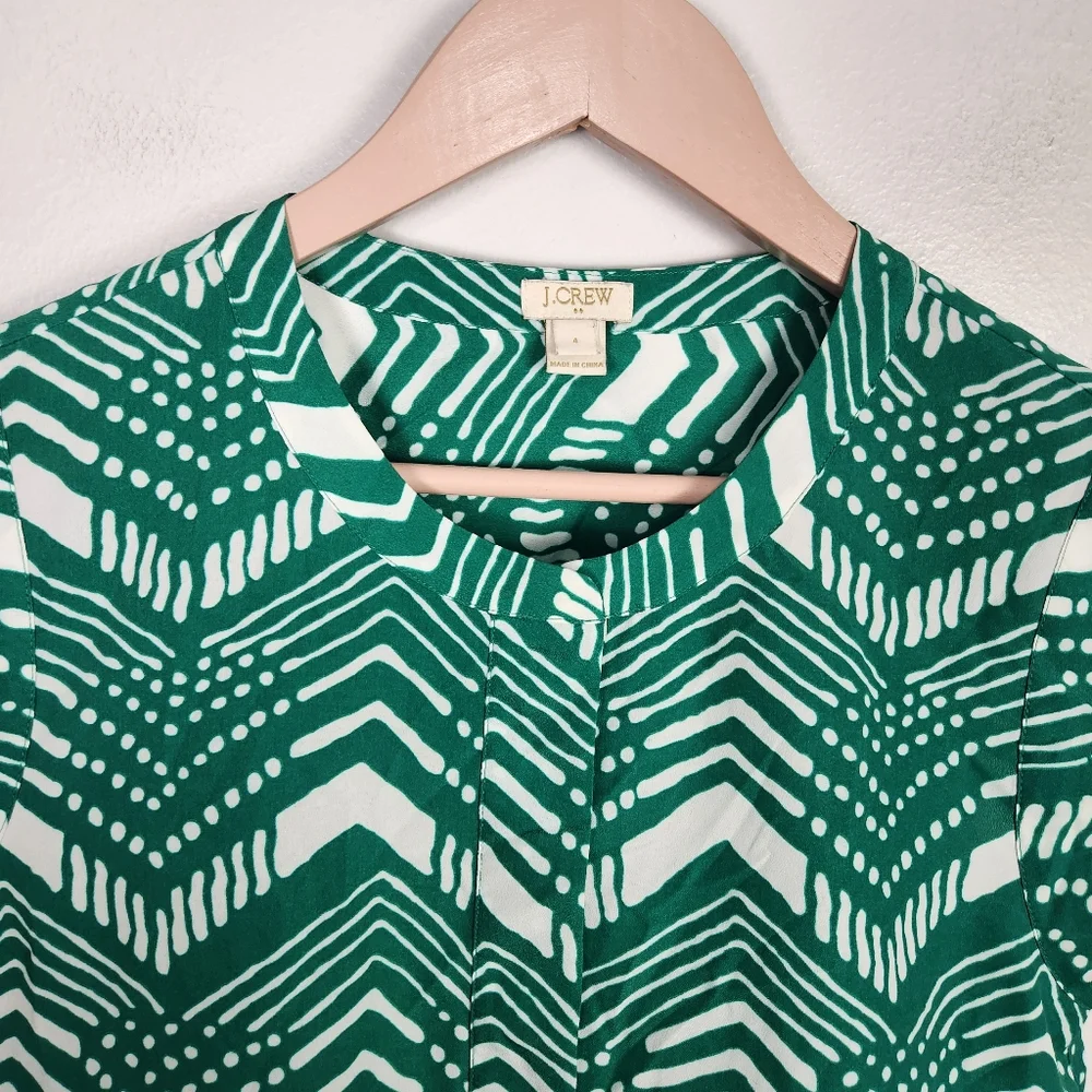 EUC J. Crew Green and White Print Sleeveless Blouse Top Size 4‎ #616